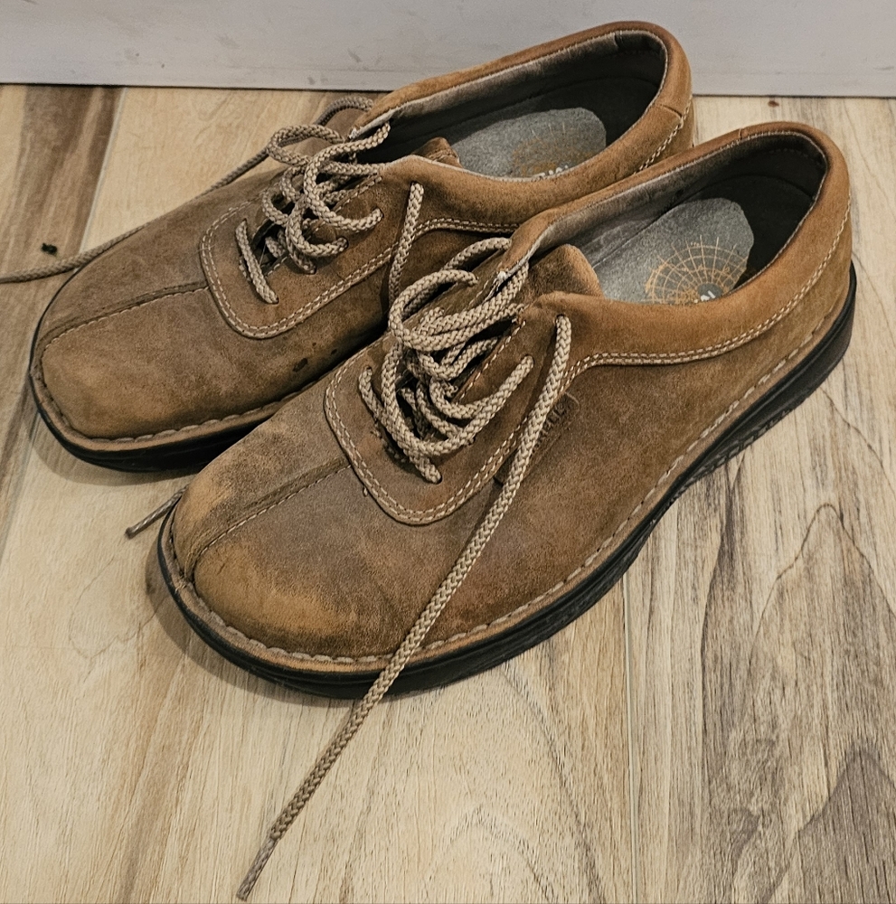 Merrell's men's Tan Leather Casual Shoes